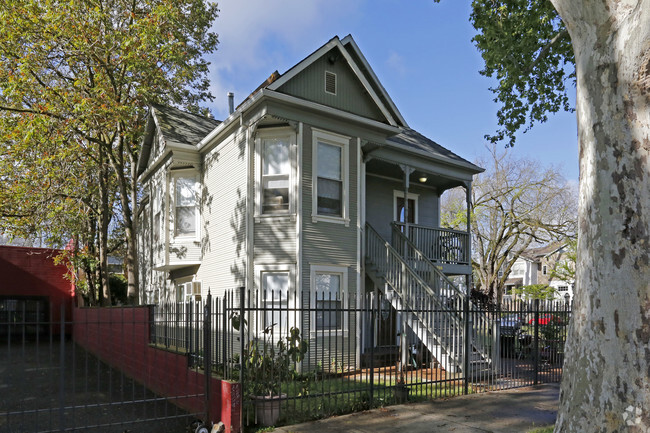 Building Photo - 1808 D St