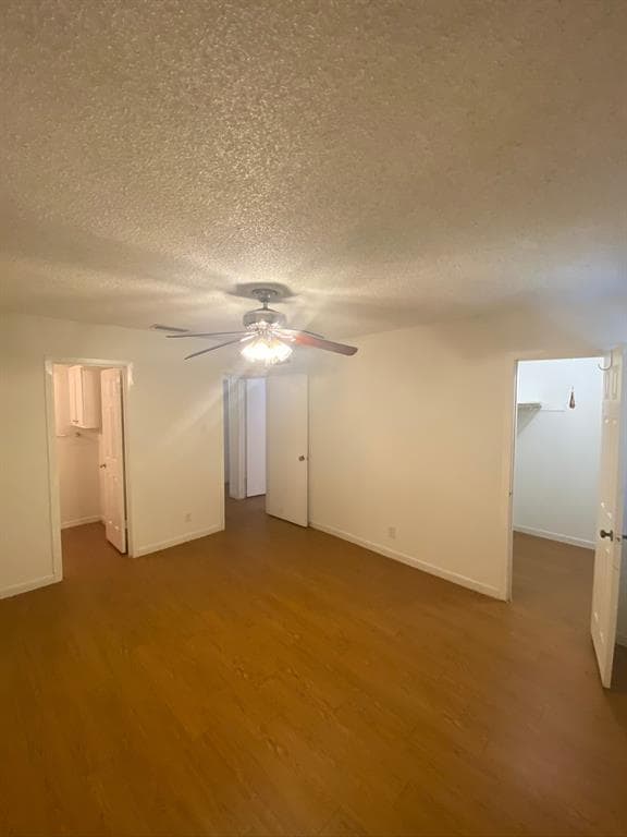 Building Photo - 3402 S Oak Dr