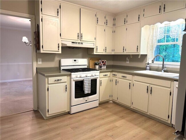 Building Photo - 4624 Mountain Creek Dr