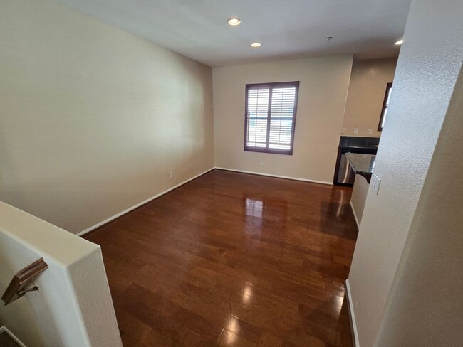 Building Photo - Luxury Tri-Level Townhome – Terraces at Es...
