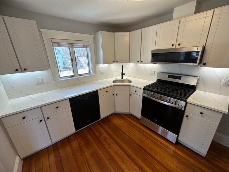 Primary Photo - 1133 Beacon St