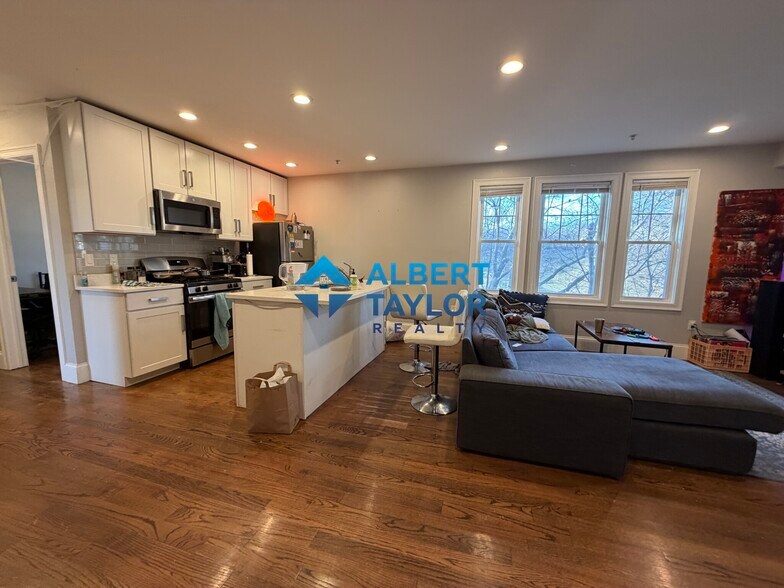 Building Photo - 275 Parker Hill Ave