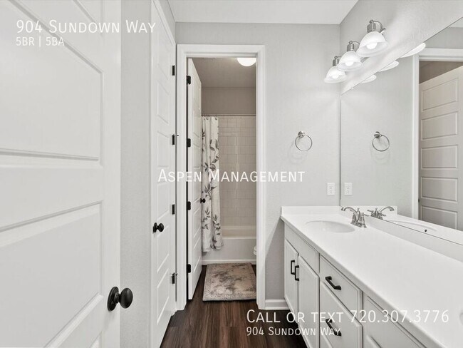 Building Photo - 904 Sundown Way