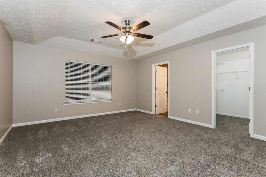 Building Photo - 204 Sandstone Dr