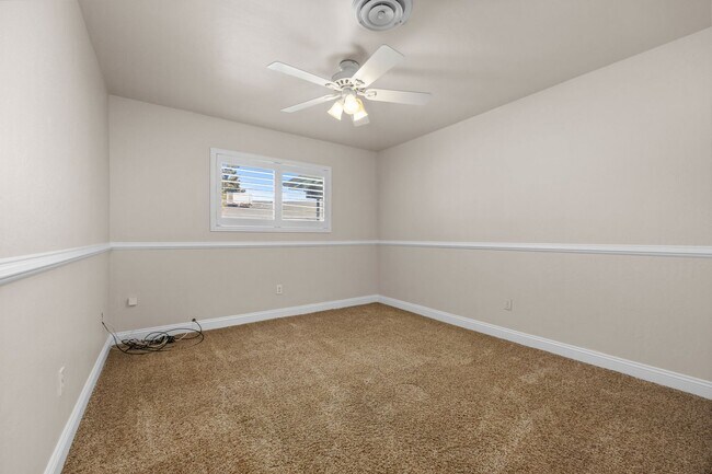 Building Photo - 605 N El Rio Dr