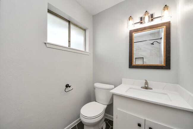 Building Photo - 2405 Pickerton Dr