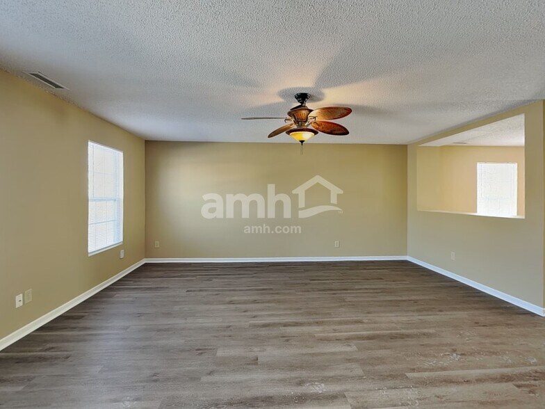 Building Photo - 990 Brookhaven Dr