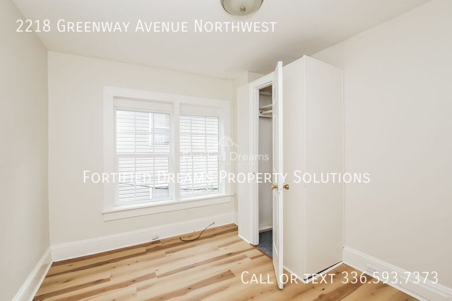Building Photo - 2218 Greenway Ave NW