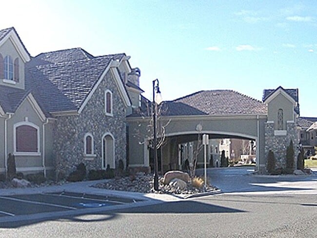 Building Photo - Beautiful Fleur de Lis townhome, Gated Community!