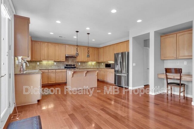 Building Photo - 2125 Peaceful Valley Dr