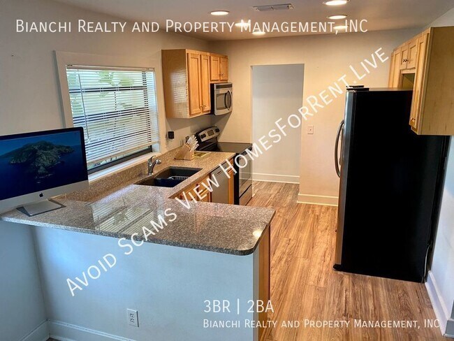 Building Photo - Block Home in Belleair Bluffs