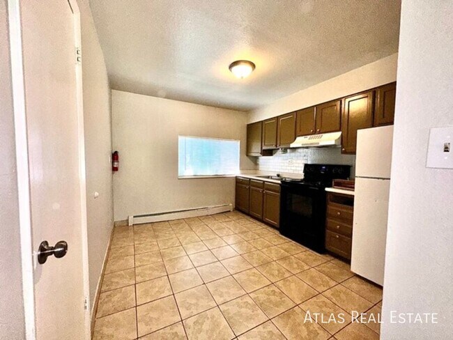 Building Photo - 4319 Dewey Dr