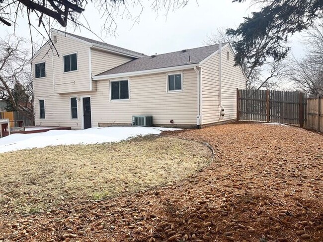 Building Photo - Beautifully Updated Modern Farmhouse 3 bed...