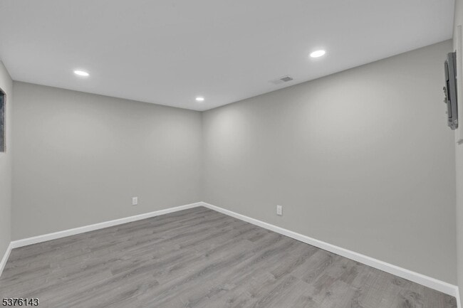 Building Photo - 250 Ridgedale Ave