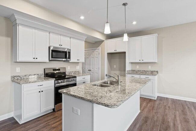 Building Photo - 905 Camden Ct