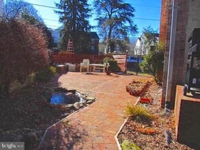 Building Photo - 4415 Fairfield Dr