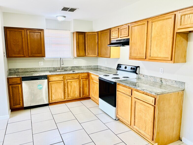 Kitchen - 2624 Huntsville St