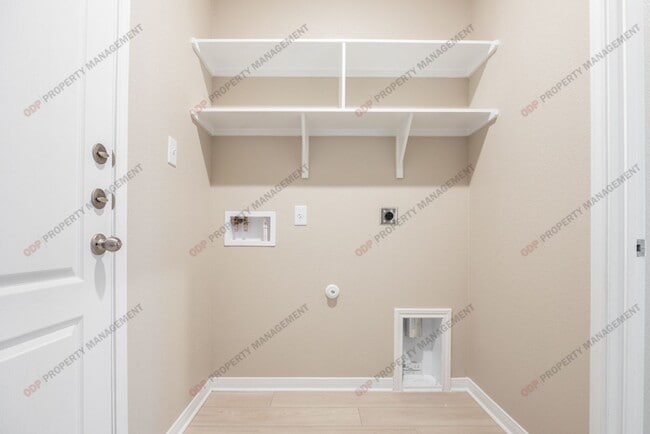 Building Photo - 1402 Shadow Hl Ln