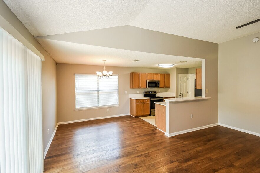 Building Photo - 636 Morning Mist Way