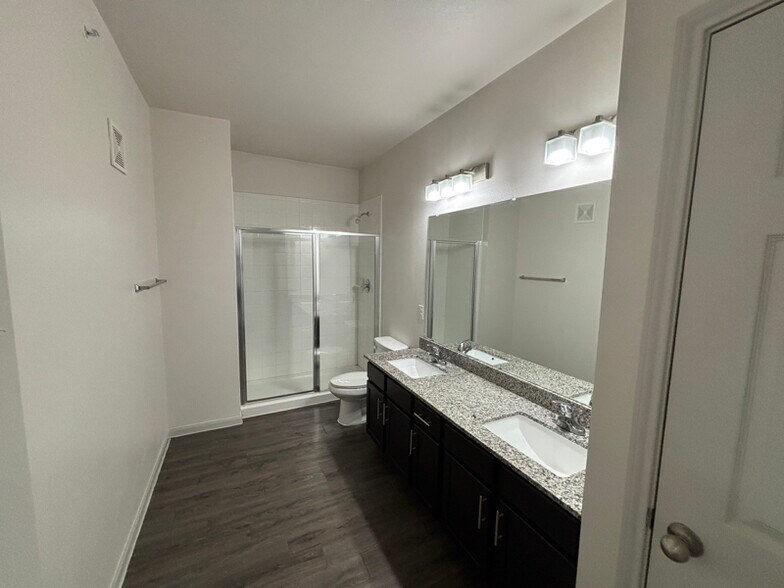 Building Photo - 4624 Cromwell Dr