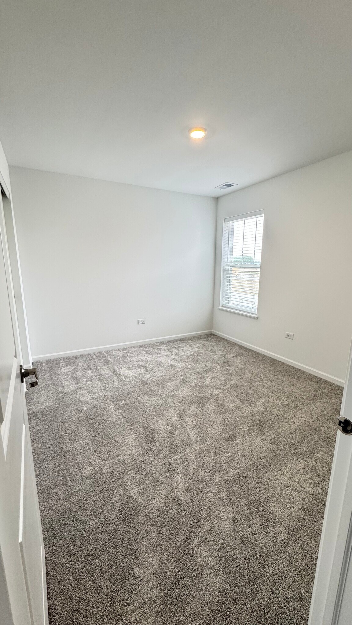 Building Photo - 25631 W Yorkshire Dr