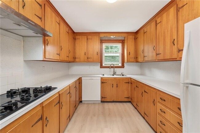 Building Photo - 113 Maple Ave