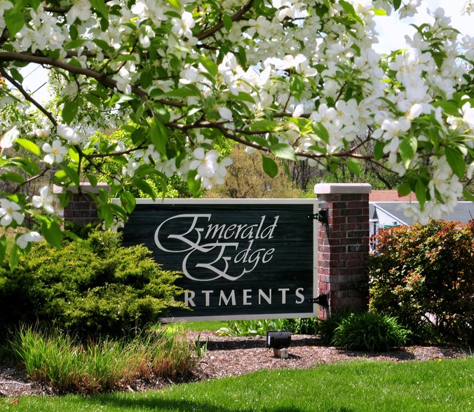 Primary Photo - EMERALD EDGE APARTMENTS