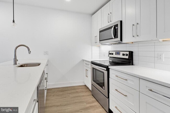 Building Photo - 1335 N Marston St