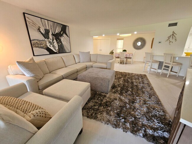 Building Photo - MODERN  SEASONAL VACATION CONDO