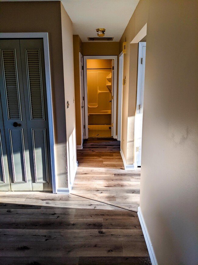Building Photo - 5618 Bruns Dr