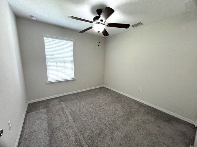 Building Photo - 677 Oak Lake Ln
