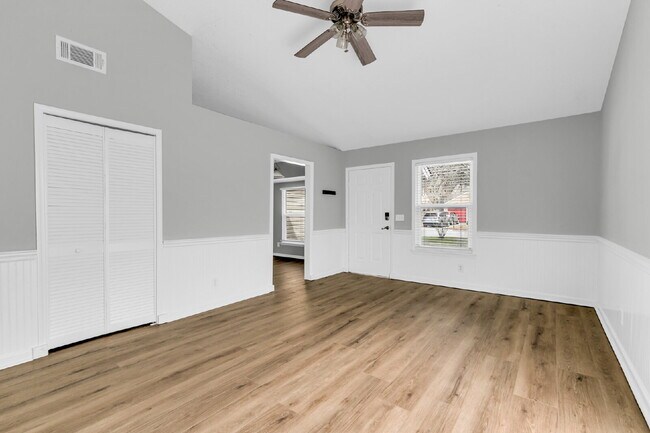 Building Photo - Location, Space and convenience at this adorable home.