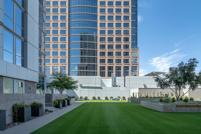 Building Photo - 222 E Jefferson St