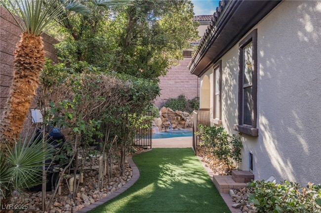 Building Photo - 2768 Liberation Dr