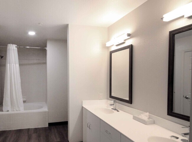 Building Photo - Furnished Studio-Albuquerque - Rio Rancho Blvd.