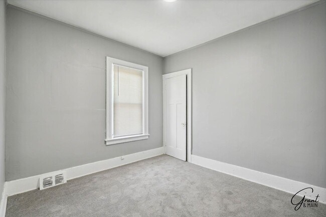 Building Photo - 3813 W Euclid St