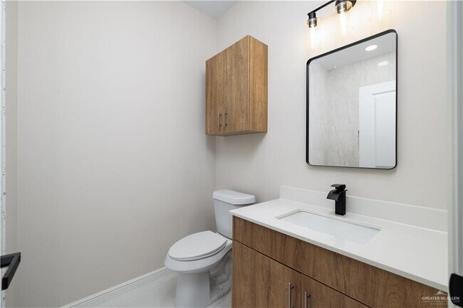 Building Photo - 8 Vision St