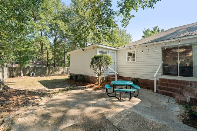 Building Photo - 1707 1st Terrace