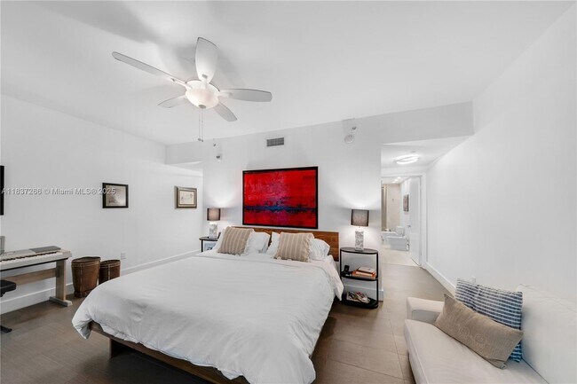 Building Photo - 6000 Collins Ave