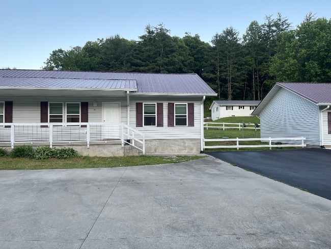 Building Photo - 1218 Hyatt Creek Rd