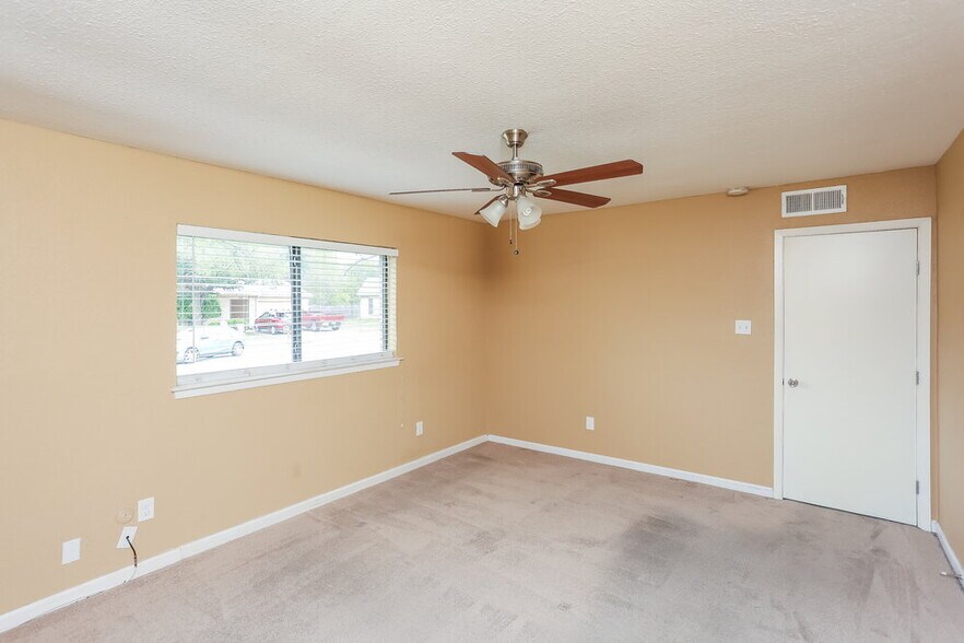 Building Photo - 1804 Primrose Ln
