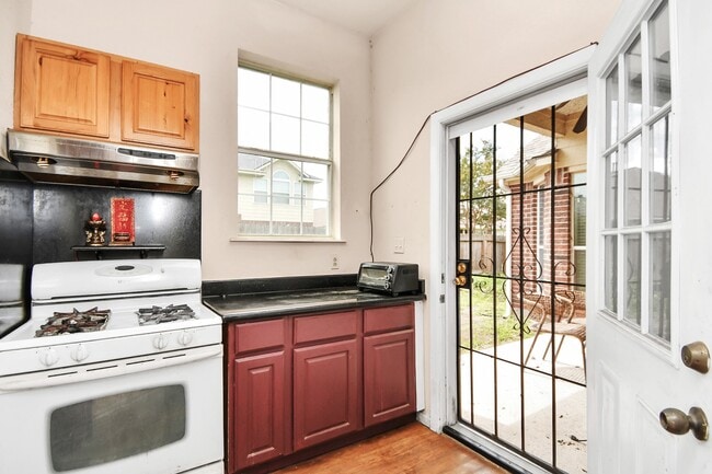 Building Photo - 5206 Laura Lee Ln