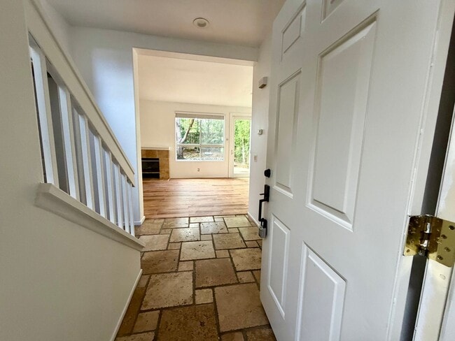 Building Photo - Beautiful 3 bed 2.5 bath home in Oak Park!