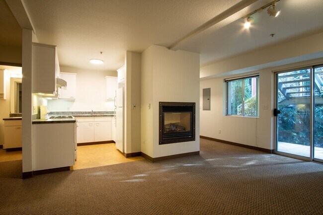 Primary Photo - Spacious & Bright Modern Studio w/Fireplac...