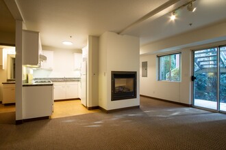 Building Photo - Spacious & Bright Modern Studio w/Fireplace, W/D & Patio