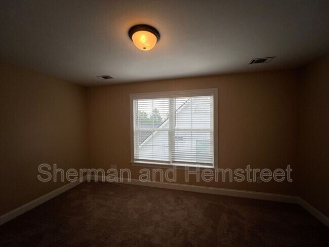 Building Photo - 1102 Highmoor Ln