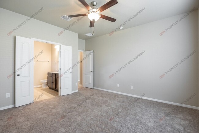 Building Photo - 1402 Shadow Hl Ln