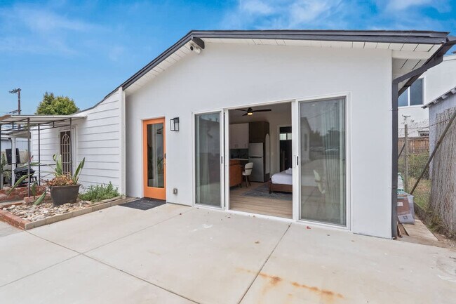 Building Photo - 722 Arbuckle Pl
