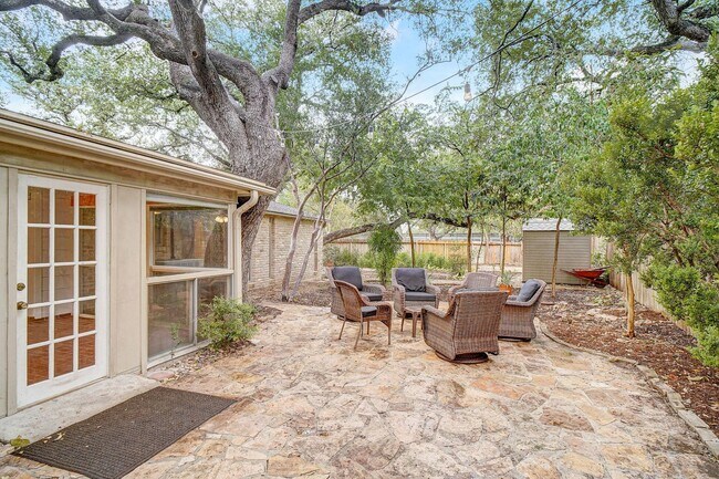 Building Photo - Welcome to this beautiful 3-bedroom, 2-bat...