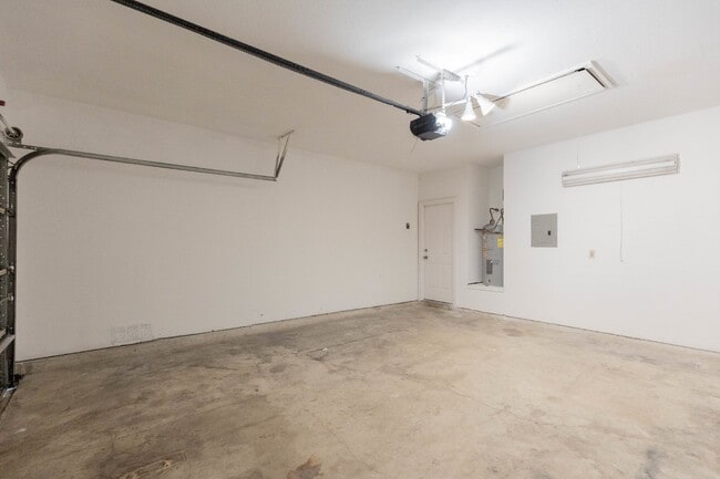 Building Photo - 5834 Spring Square